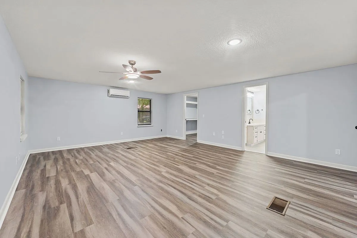 3 bed, 3.0 bath, 2188 sqft, $2,200 — Photo 2