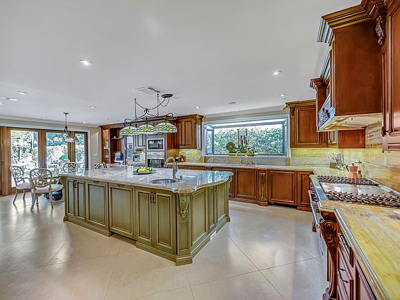 2nd image of 628 N Camden Dr