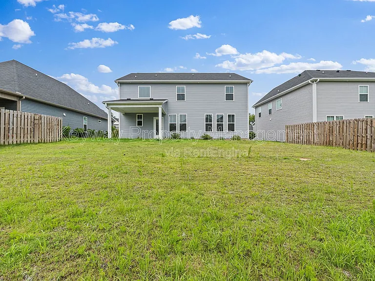 585 Hampton Dr — Photo 31