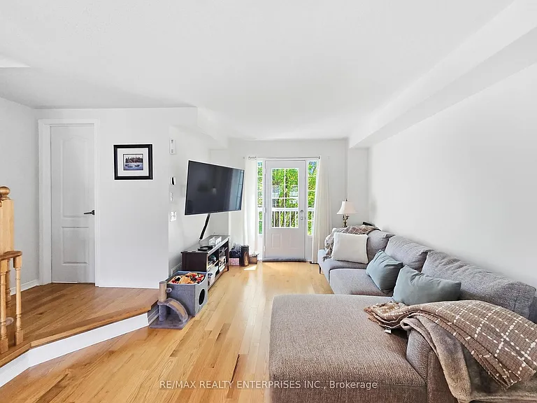 112 Harbourside Dr — Photo 16