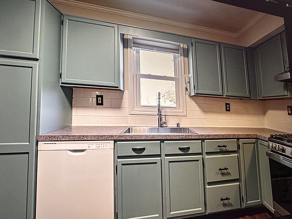 5th image of 1025 Lampton Aly