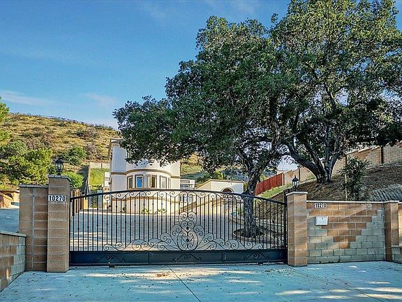 3rd image of 10270 Sunland Blvd