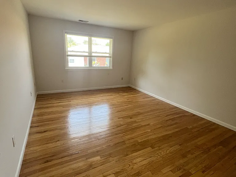 713 Silver Ct — Photo 8