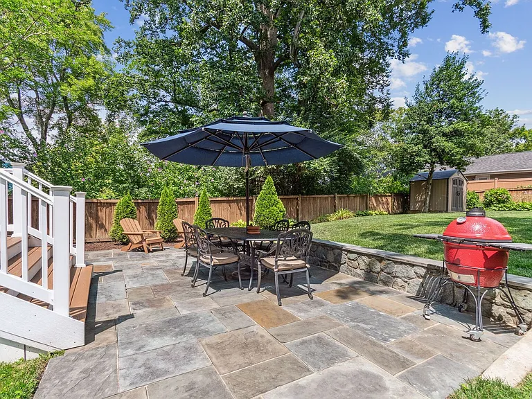 9909 Gardiner Ave — Photo 25