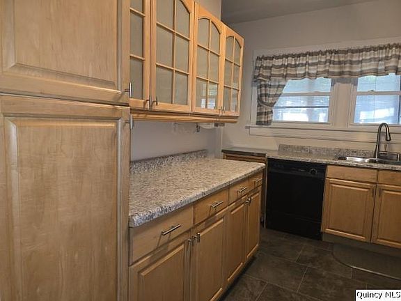 4th image of 210 W Main St