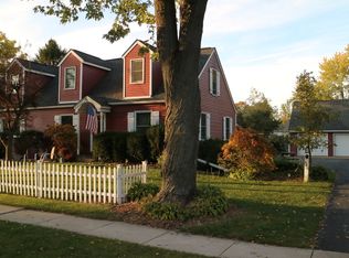 640 E McKinley St, Hinckley, IL 60520