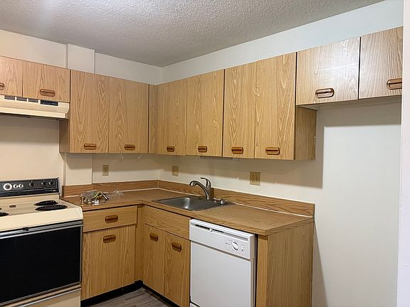 5th image of 96 Old Colony Ave APT 131