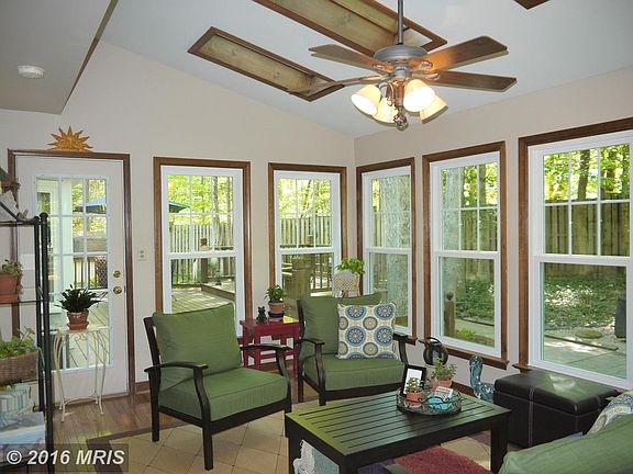 3rd image of 6906 Bloomsbury Ln