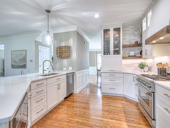 4th image of 213 Jaclyn Ct