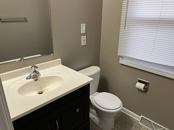 3rd image of 1129 Meadow Dr