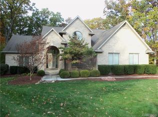 7038 Summit Rdg, Brighton, MI 48116