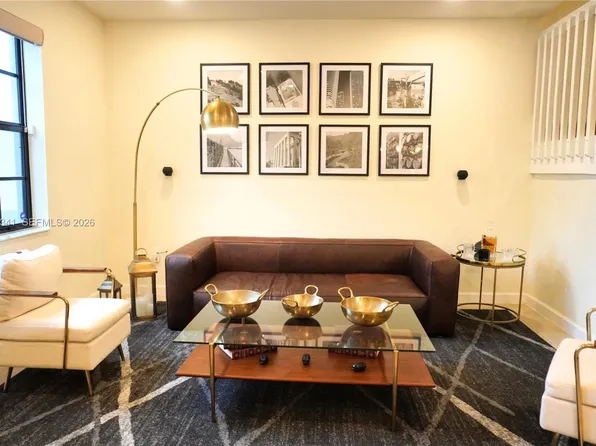 3280 W 92nd Pl, Hialeah, FL 33018