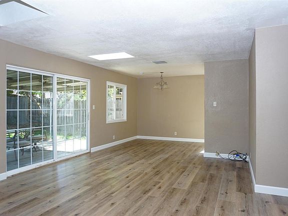 2nd image of 518 Sheridan Pl