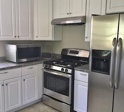 4th image of 1024 Rose Ave