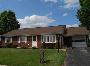 415 W View Dr, Akron, PA 17501