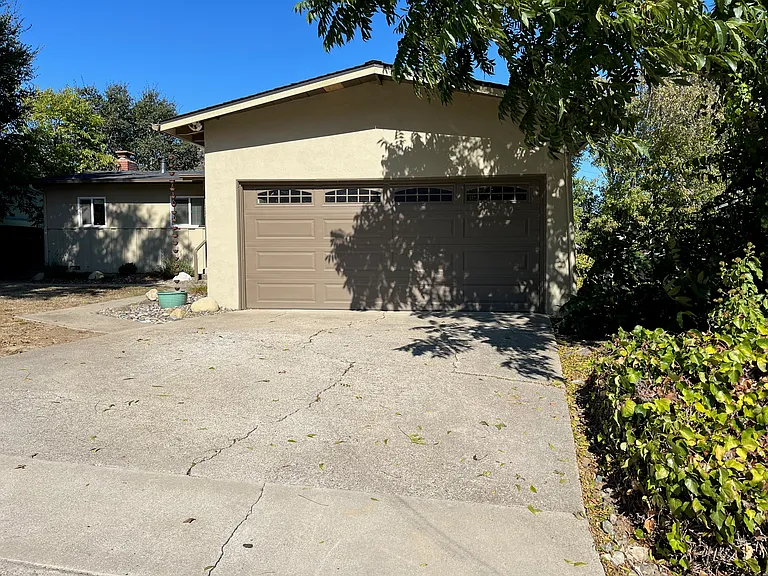 242 Luneta Dr — Photo 16