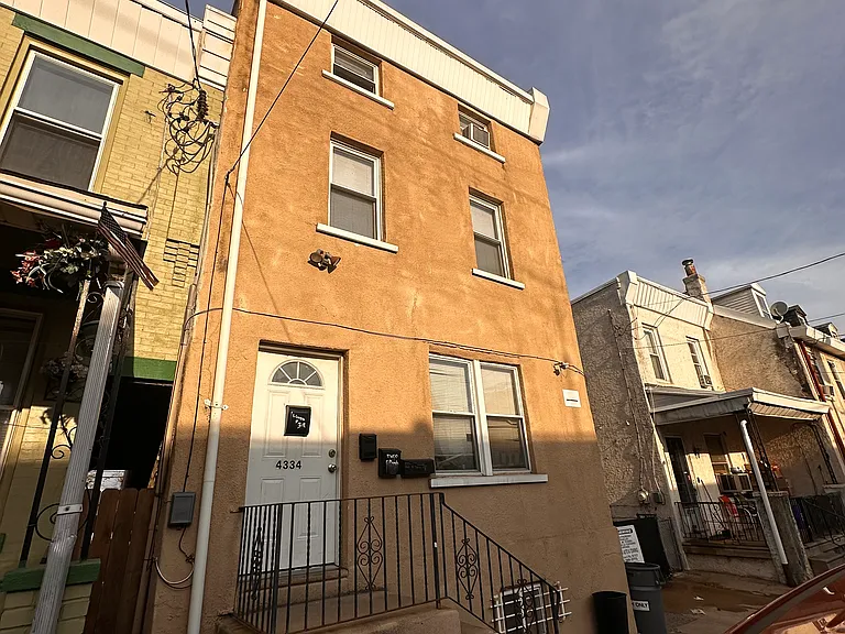 4334 Penn St #2 — Photo 1