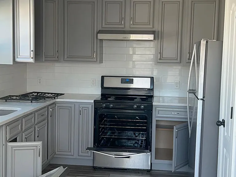 586 Roosevelt Ave #2C — Photo 1