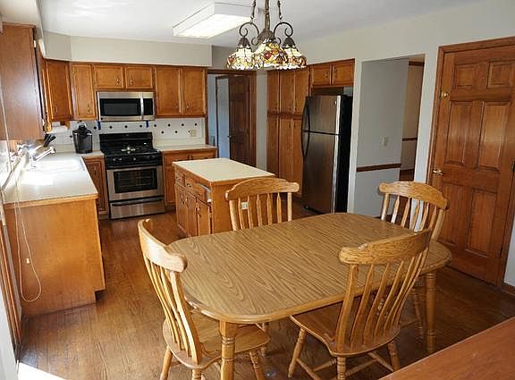 4th image of 593 Lavina Dr