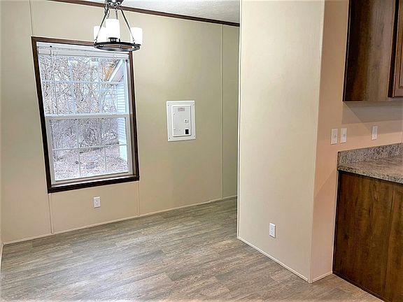 5th image of 862 Valerie Dr