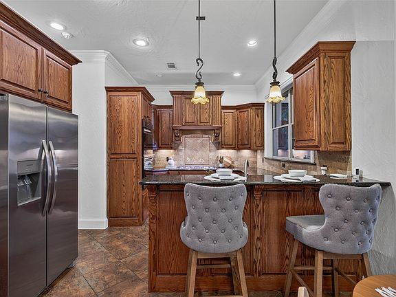 5th image of 416 Forest Ln