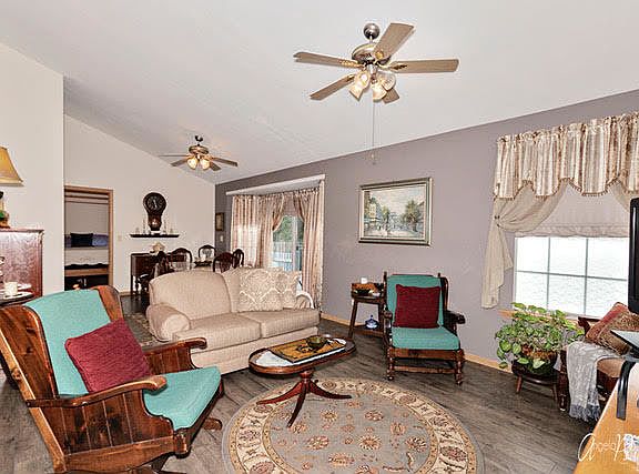 4th image of 3305 Wembley Dr