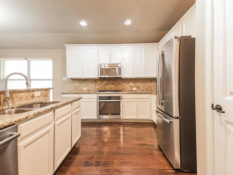 121 Pleasant Hill Ln — Photo 7
