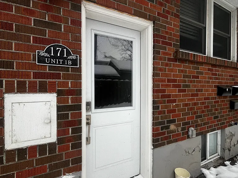 171 Anne St N #1B — Photo 2