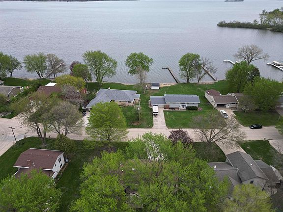 3rd image of 1004 Emerald Dr