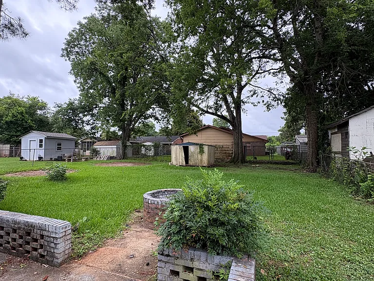233 Dyas Dr — Photo 12