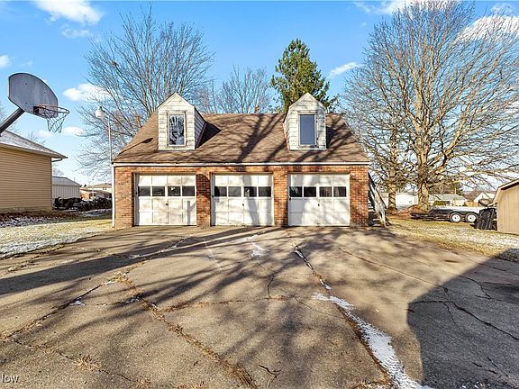 5th image of 2234 W Manor Ave