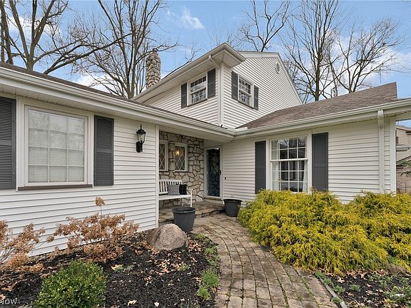 3rd image of 559 Hickory Hollow Dr