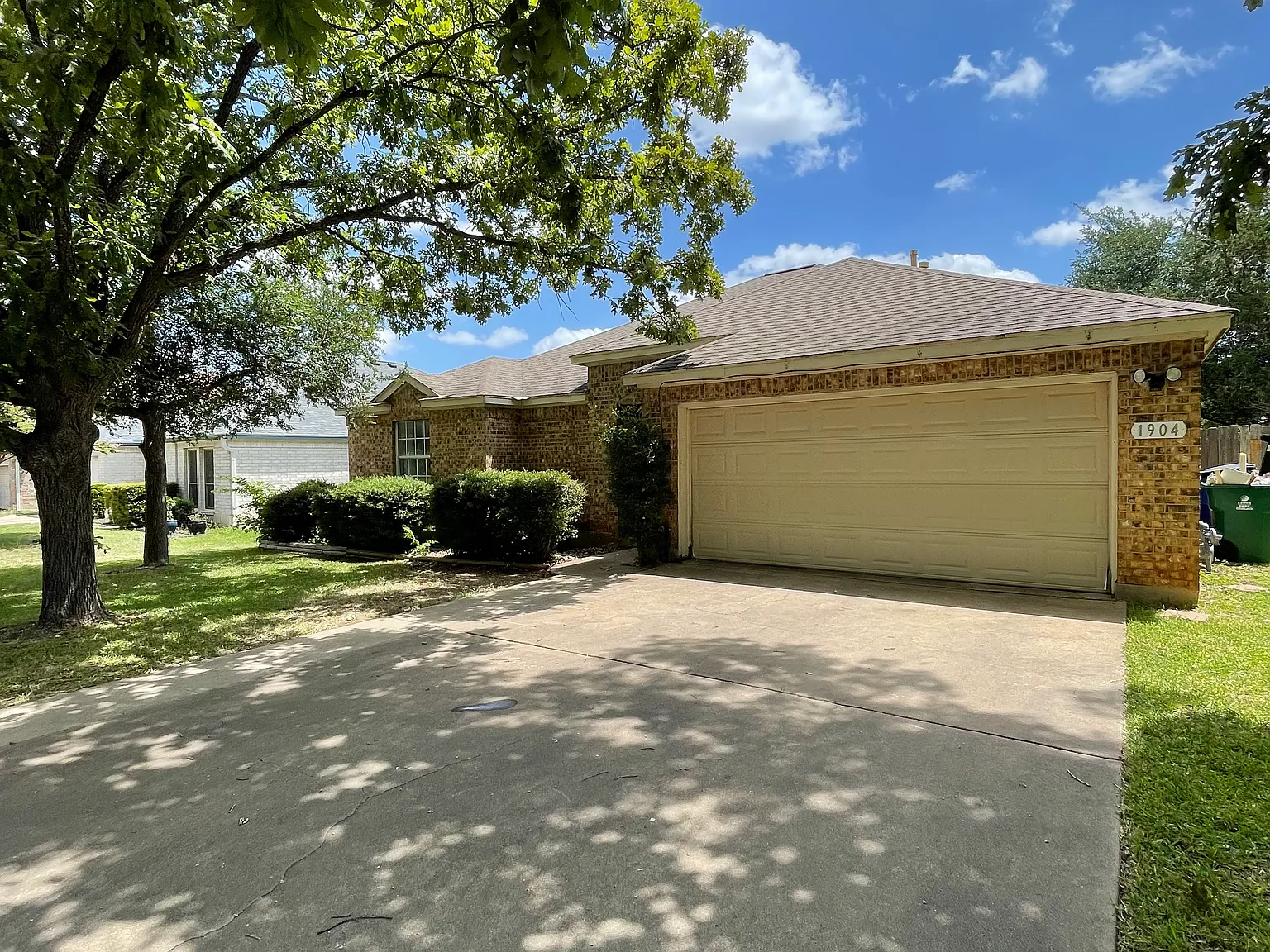 3 bed, 1609 sqft, $2,000 — Photo 2