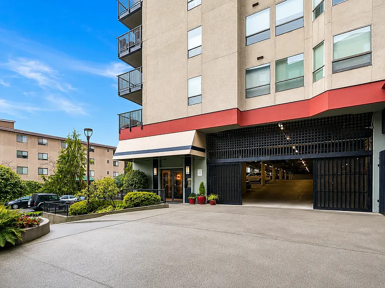 500 W Roy St #W103 — Photo 13