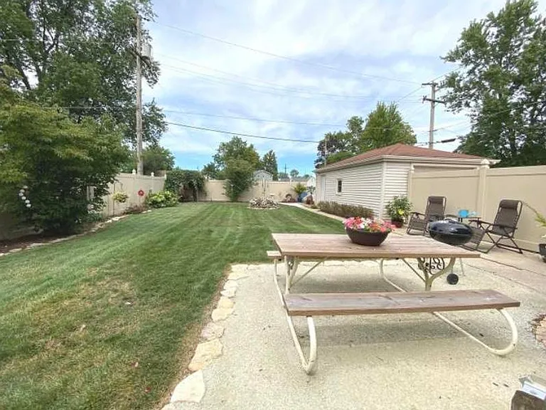 207 Toni St — Photo 6