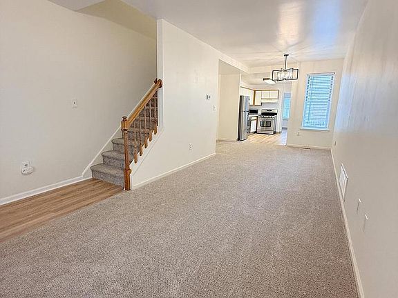 5th image of 1110 N Walnut St