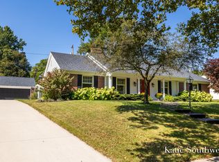 1231 Woodshire Ave SE, East Grand Rapids, MI 49506