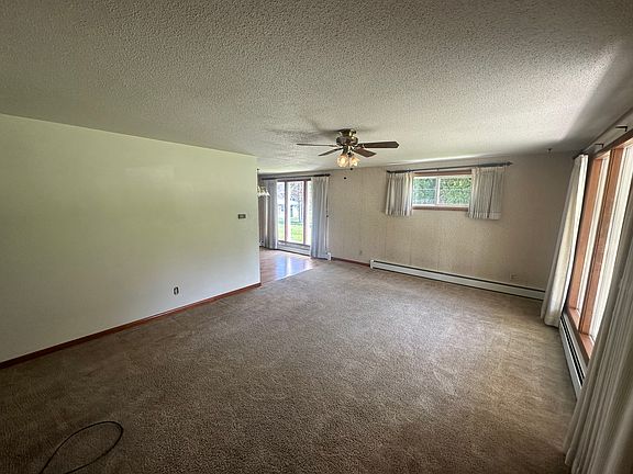 2nd image of 33 W Evergreen Dr