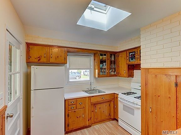 4th image of 379 Ocean Ave
