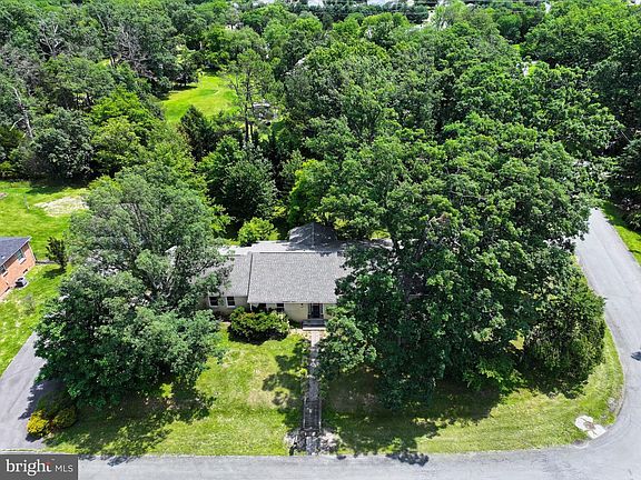 3rd image of 112 Westwood Cir