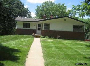 212 Caldor Dr, Bellevue, NE 68005