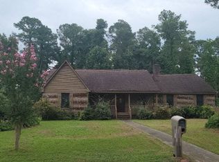 4230 Manchester Ln, Lumberton, NC 28360