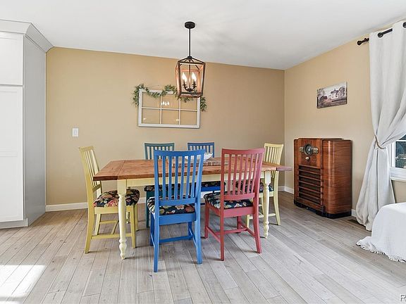 3rd image of 1542 E Mineral Place