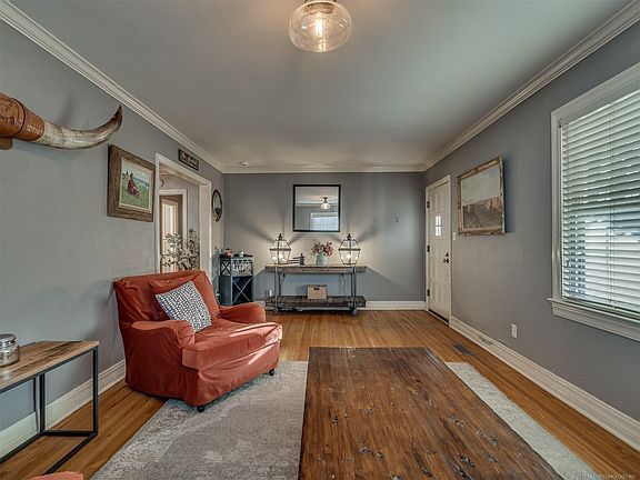 5th image of 1731 S Knoxville Ave