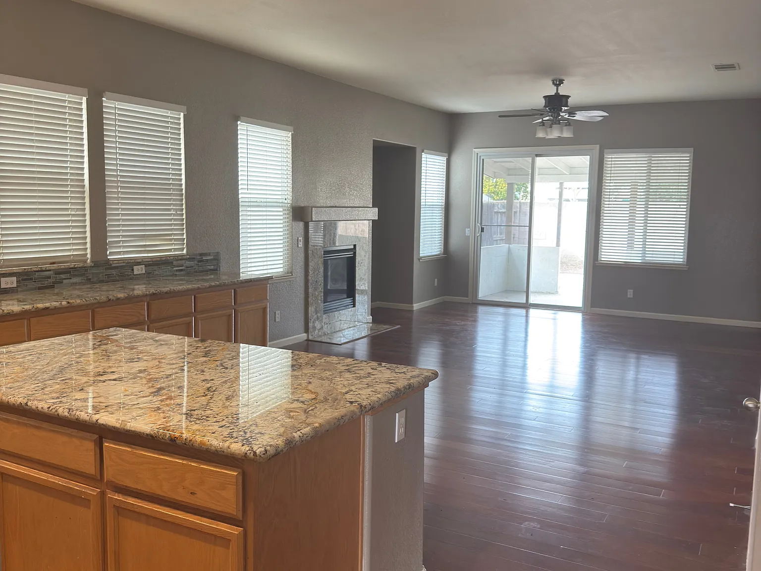 4 bed, 1907 sqft, $2,800 — Photo 2
