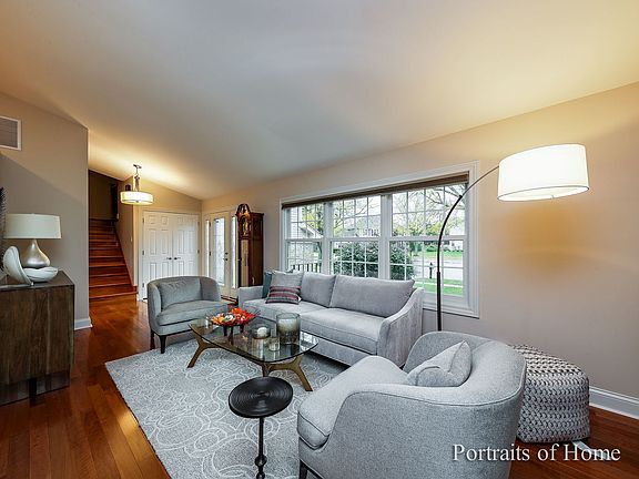 5th image of 1063 Woodlake Dr
