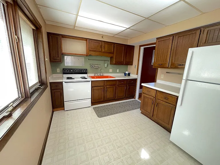 226 W Kent Rd — Photo 10