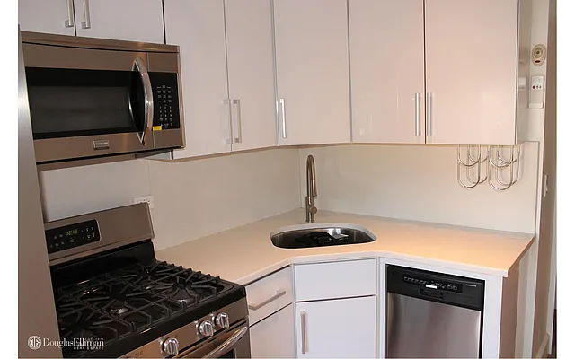 Rented by Douglas Elliman | media 39