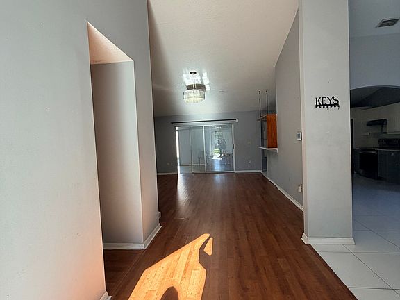 4th image of 2150 Tiptree Cir