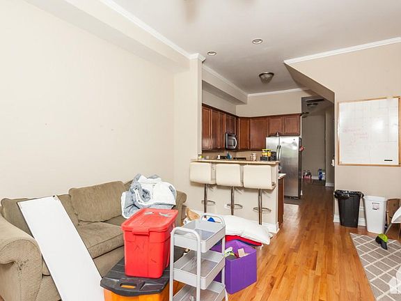 3rd image of 3150 S Prairie Ave #4A